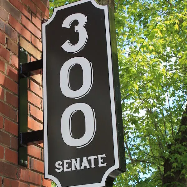 300 Senate sign